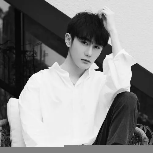 成熟帅气男生头像真人第1张