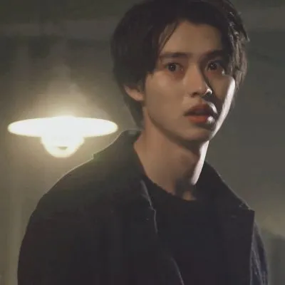 文艺清新艺术感男人头像图片第1张