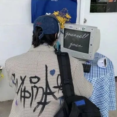 干净有艺术感的男孩头像图片第1张