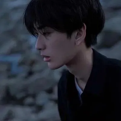 冷系也很帅气男生头像图片第1张