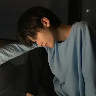 男孩子深沉的又较为忧郁的头像第1张