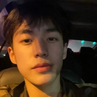 2021阳光帅气个性男孩头像图片第1张