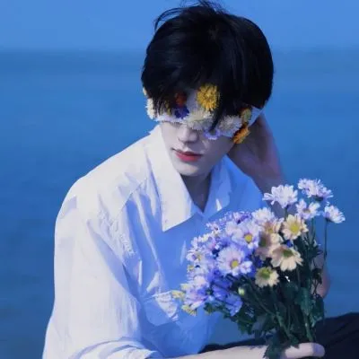 伤感网图男生头像黑与白第1张