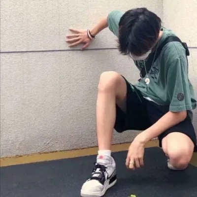 悲伤帅哥qq头像图片第1张