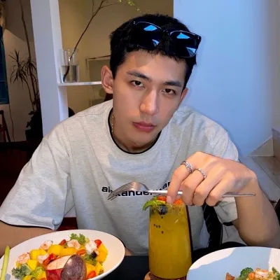 最酷帅冷傲的男生头像第1张