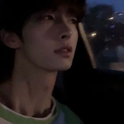 酷炫帅气男生头像图片第1张