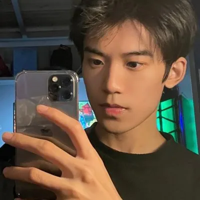 真人清爽少年头像图片第1张