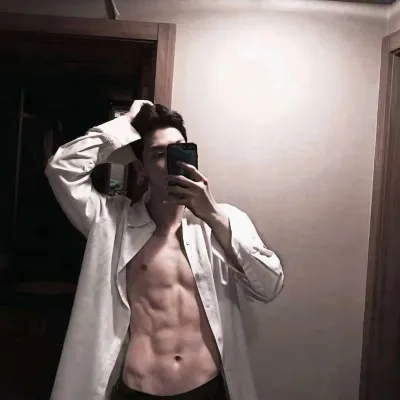 高清诗意忧伤男头像图片第1张