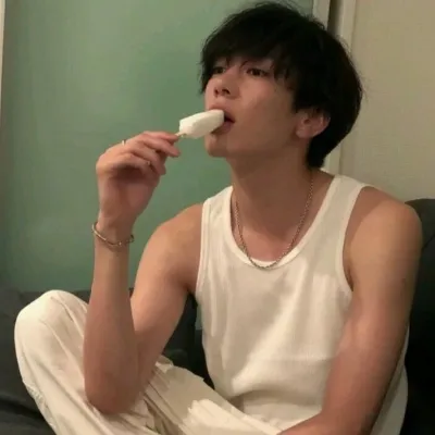 帅气西服男人头像图片第1张