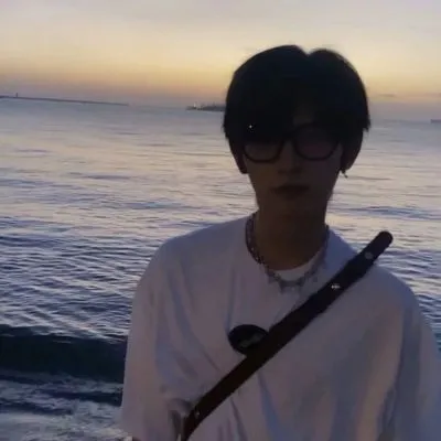 孤单非主流qq头像男生图片第1张