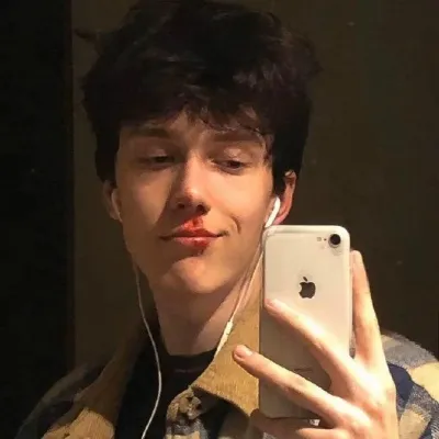 吸烟帅气冷傲的男生头像第1张