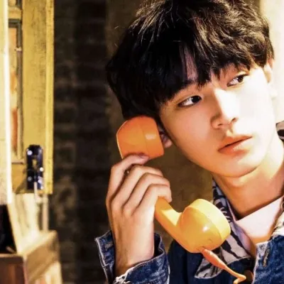 悲伤难过的男生微信头像第1张