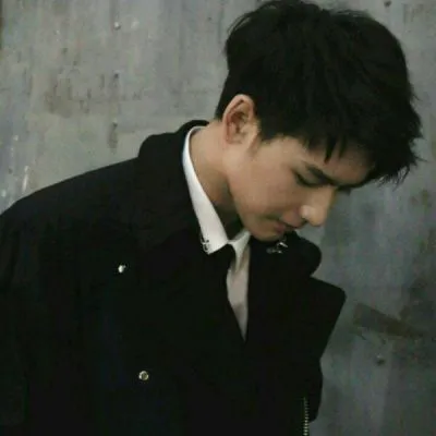 帅气冷傲男生头像图片第1张