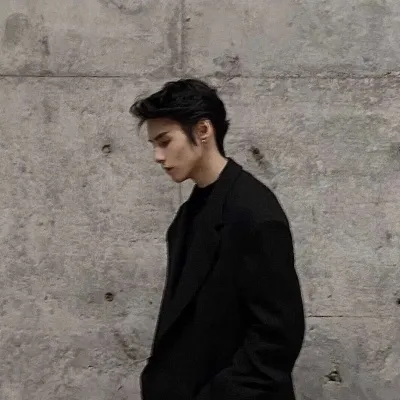 韩系高清成熟高冷男神头像图片第1张