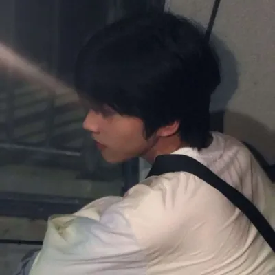 高清霸气不露脸的男生头像第1张