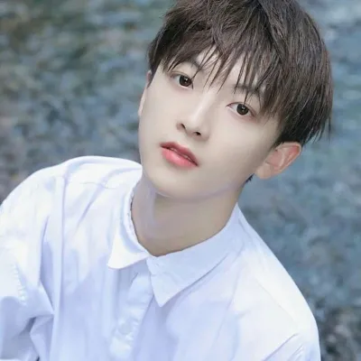 潮流时尚韩系美男头像图片第1张