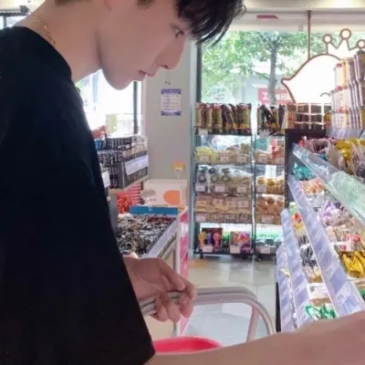 超拽帅气男生头像图片第1张