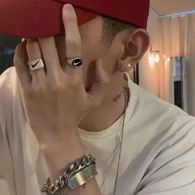 可爱阳光男生真人头像第1张