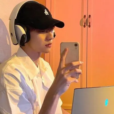 霸气冷傲男生头像图片第1张