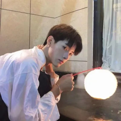 最火超拽帅男头像图片第1张