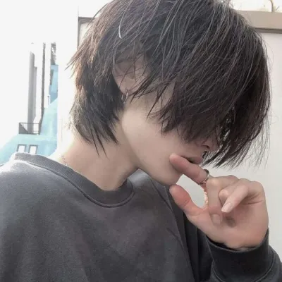 真人帅气男生头像图片第1张