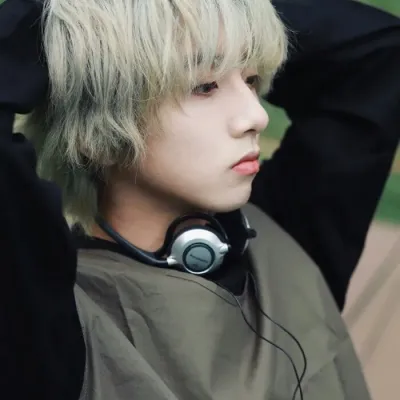 成熟男人帅气头像第1张