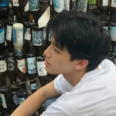 简约干净男生头像高清第1张