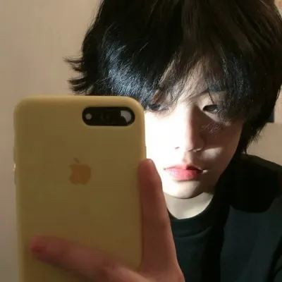 时尚简约男生头像图片第1张