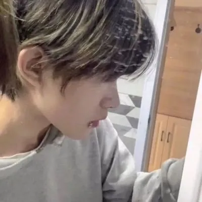 很拽的男生头像图片第1张