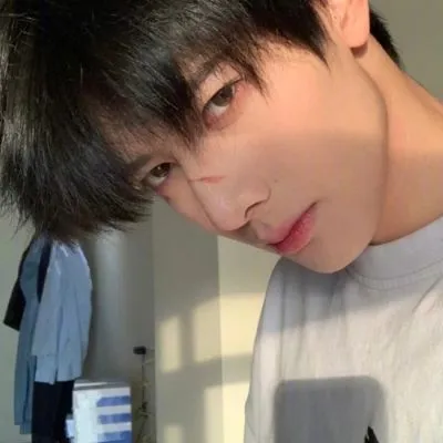 冷酷帅气男生头像图片高清第1张