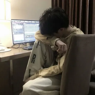 失落伤心的男生qq头像第1张