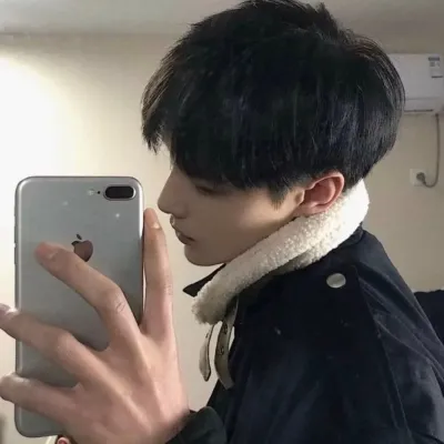 好看的真人帅气男生头像第1张