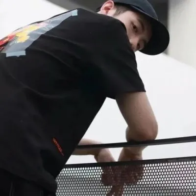 又拽又霸气的男生精选头像第1张