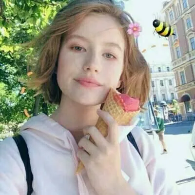 好看的欧美女生头像简单清纯第1张