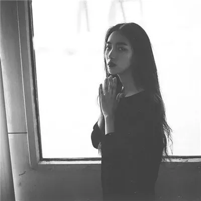 女生黑白霸气的头像欧美范第1张