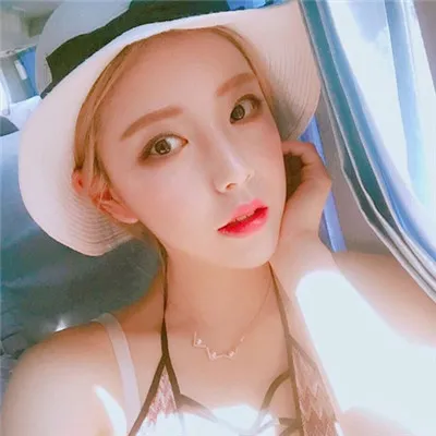 最火抖音头像女生气质撩人第1张