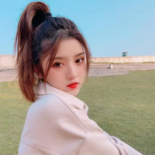 美人如玉清新自然微信头像长发美女侧面唯美第1张