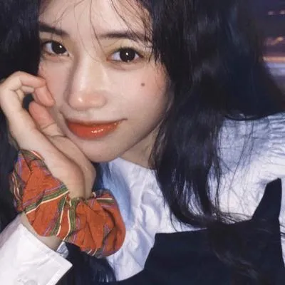 2021又纯又欲的女生头像真人第1张