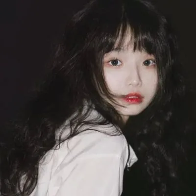 绝绝子的女生头像真人高清好看第1张