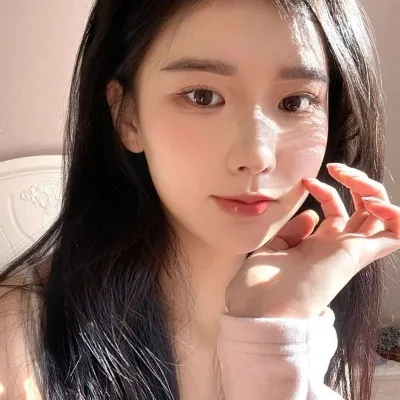 宅男超爱的美女优质微信头像第1张