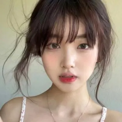 女生头像干净气质真实一点的第1张