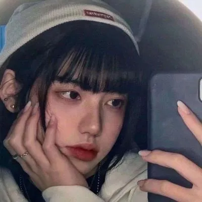 高级感十足的女生头像第1张