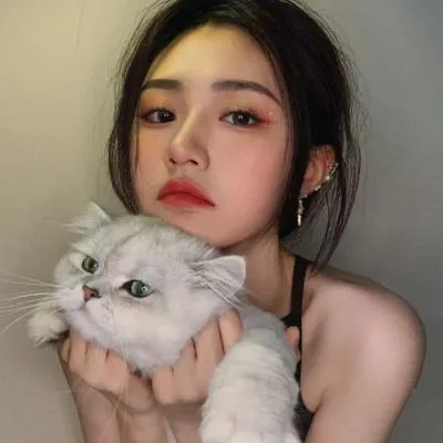 高贵典雅的微信女头像第1张