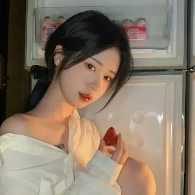 热门流行的美女头像精选第1张