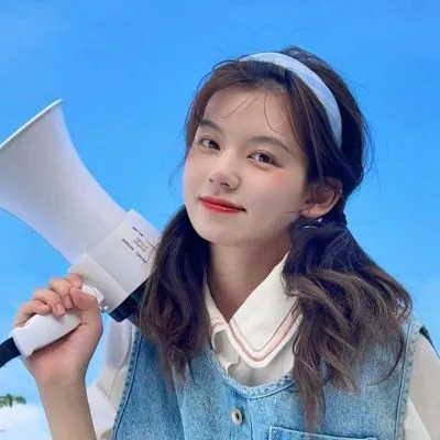 笑起来超级好看的美女女生头像第1张