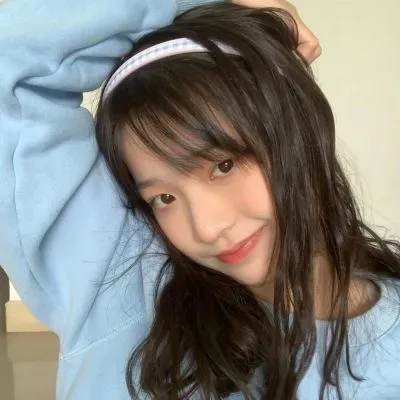 很有文艺和艺术的美女头像第1张