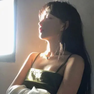 ins气质唯美女生头像图片第1张