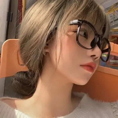 很酷的ins风女孩头像图片第1张