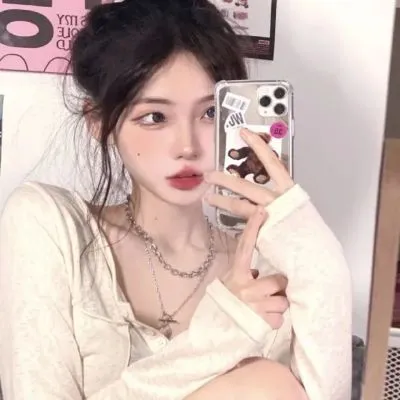 很好看又十分梦幻的女生头像图片第1张