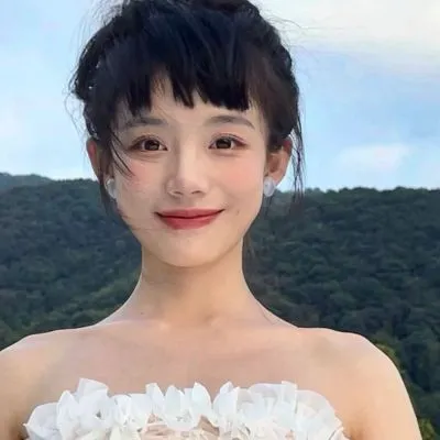 2021颜值爆表很有诗意的女孩头像图片第1张